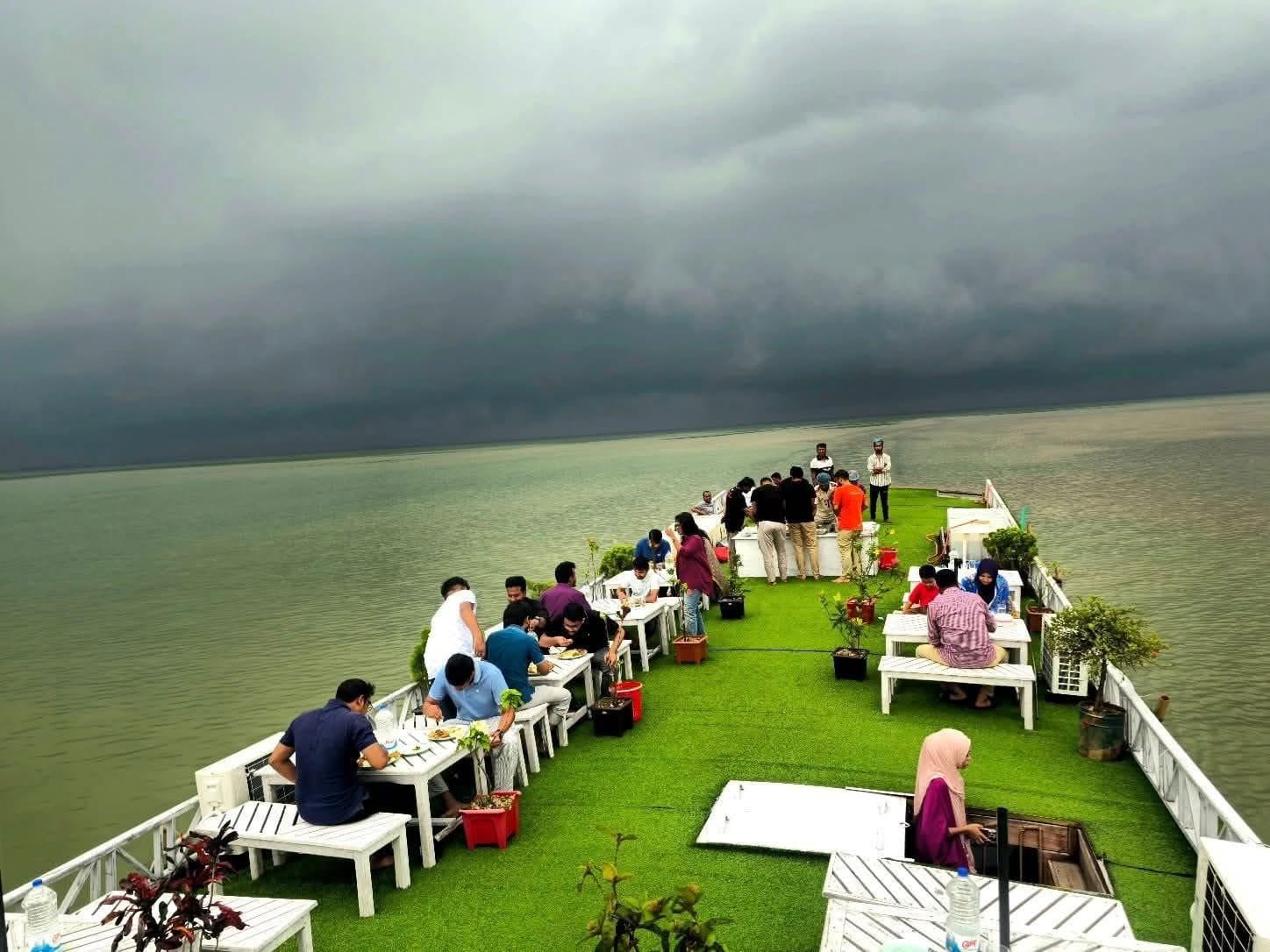 Dining arrangement on rooftop deck