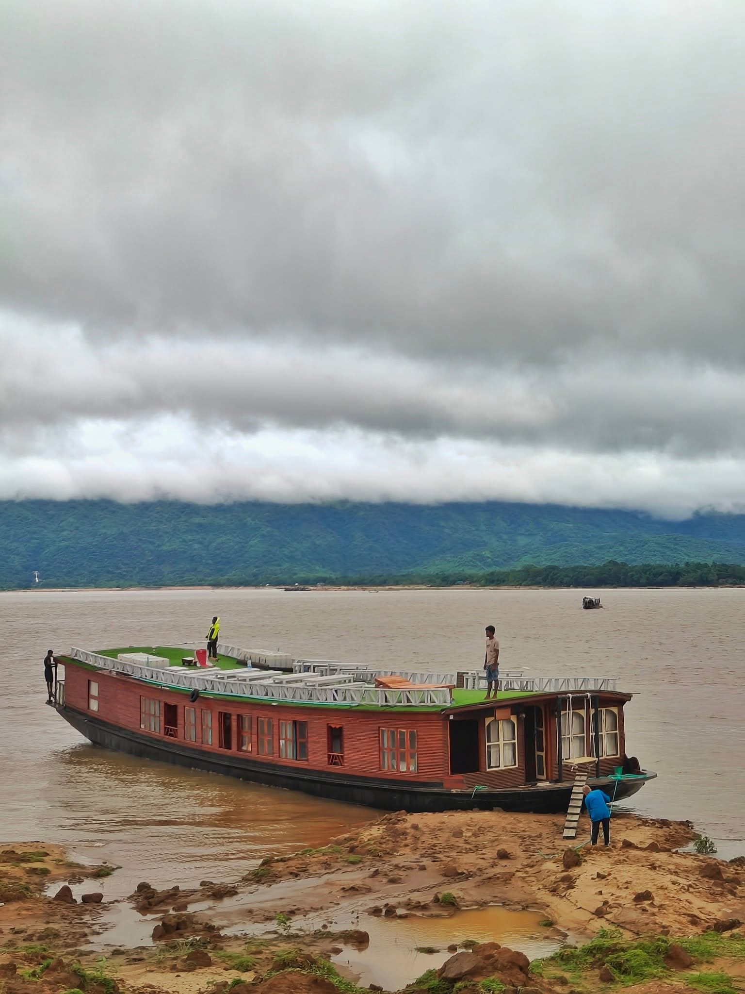 Kuhelika under cloudy sky